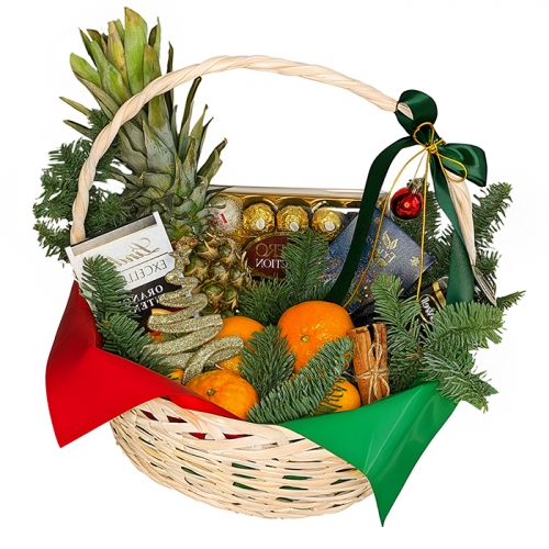 Подарочная корзина к Новому Году с ананасом и мандаринами